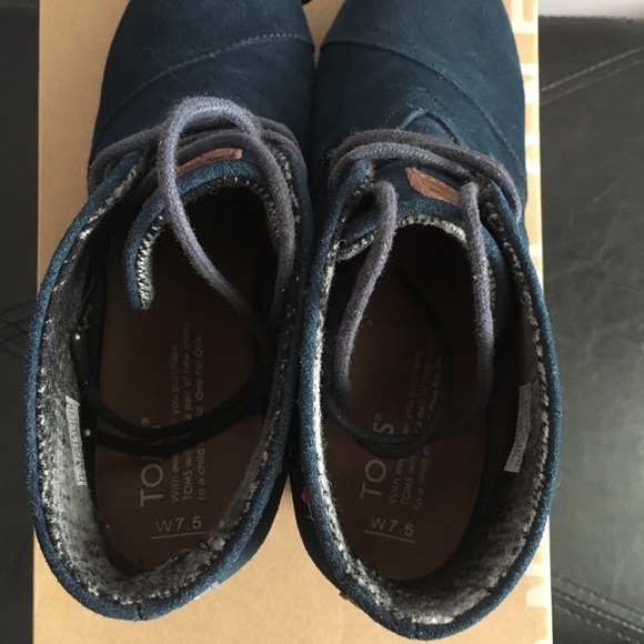 Toms suede booties. Size 7.5 - Picture 5 of 8
